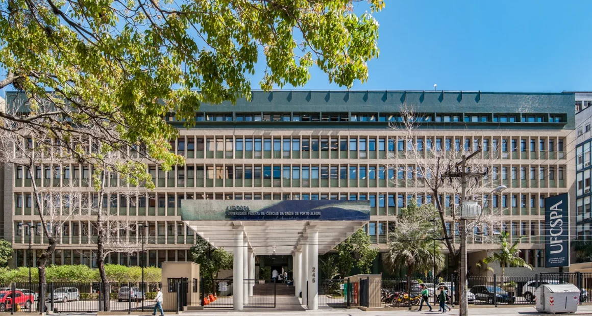 Concurso UFCSPA para Professor de Reumatologia oferece até R$ 8 mil