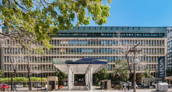 Concurso UFCSPA para Professor de Reumatologia oferece até R$ 8 mil