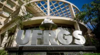 Concurso UFRGS 2026: 15 vagas para Professor com até R$ 13,7 mil