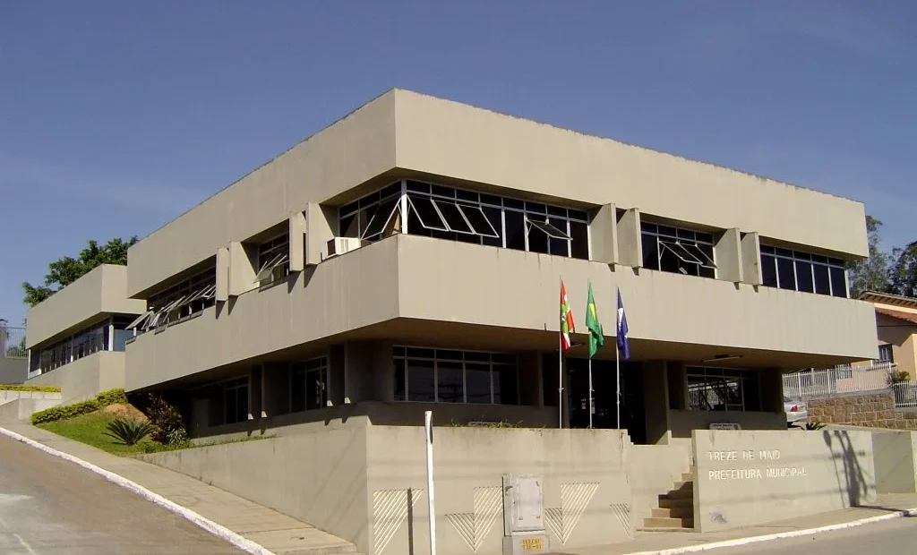 Concurso Treze de Maio (SC) 2026: Professor com Salário de R$ 5,1 mil