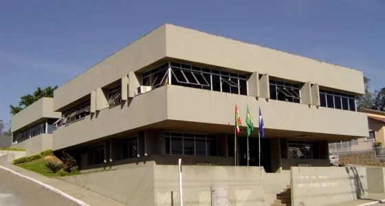 Concurso Treze de Maio (SC) 2026: Professor com Salário de R$ 5,1 mil