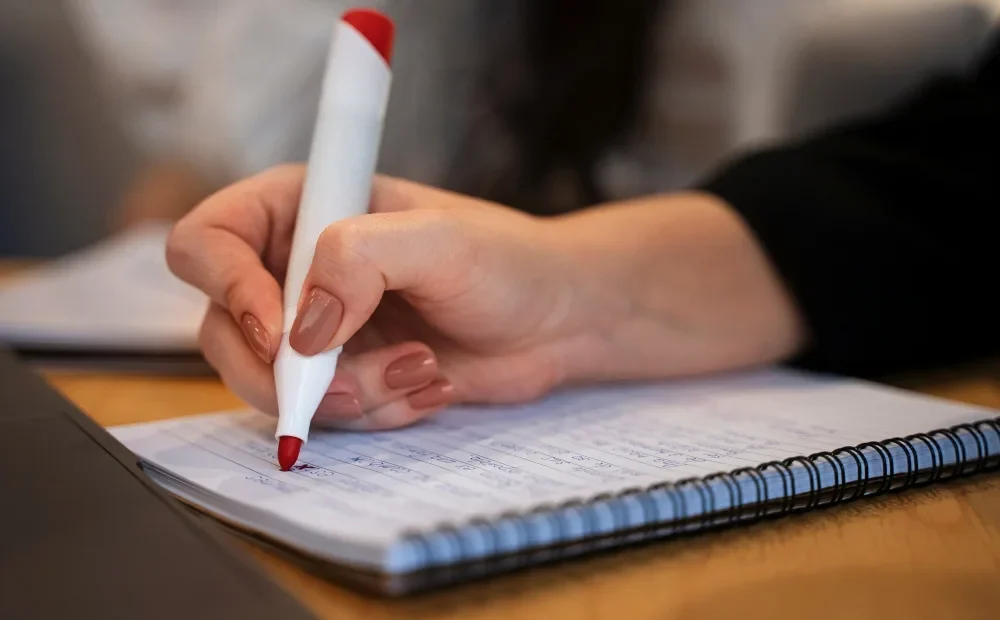 Travesseiro RS: Abertas Inscrições para Professor e Monitor com Salários de até R$ 3,7 mil
