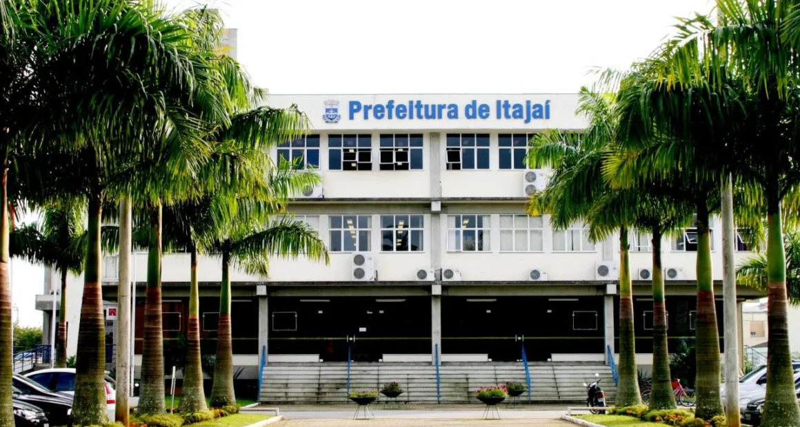 Itajaí (SC): Processo Seletivo na Educação com Salários até R$ 6.637