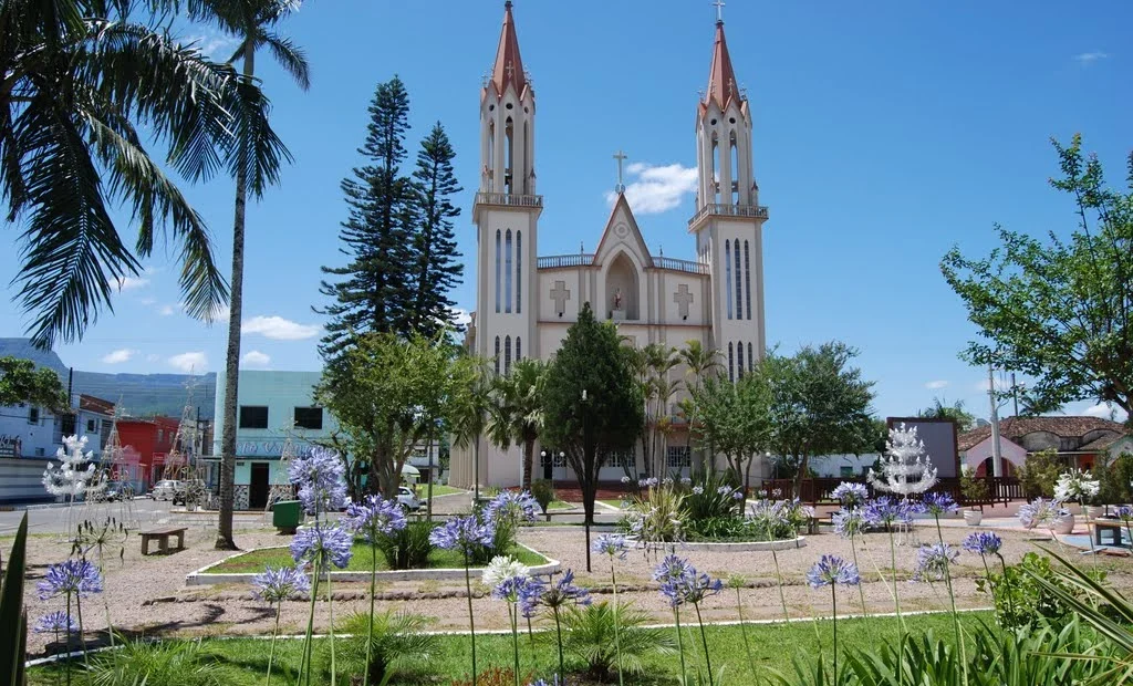 Concursos SC: Praia Grande abre 3 editais com salários até R$ 7.921